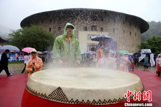 海峽客家（永定）風(fēng)情節(jié)：心手相連一家親