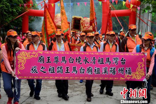 臺(tái)灣馬祖縣長劉增應(yīng)率敬香團(tuán)回福州鱔溪白馬王祖廟進(jìn)香