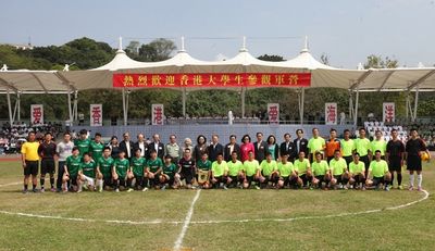 香港大學(xué)生與駐港部隊“零距離”接觸稱極富親和力