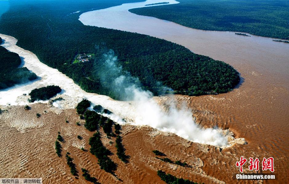 阿根廷伊瓜蘇瀑布爆發(fā)特大山洪 多條道路中斷