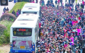 上海2號(hào)線故障車內(nèi)約560名乘客 消防否認(rèn)事故列車起火