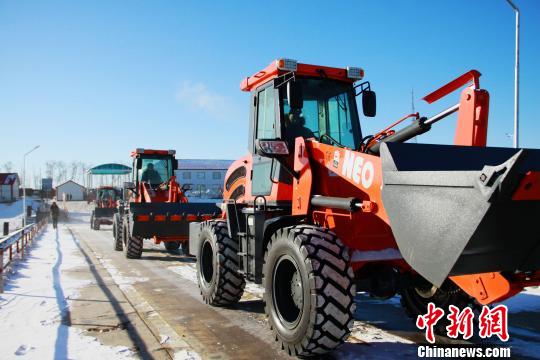 中俄貨運(yùn)浮箱固冰通道9日正式通車