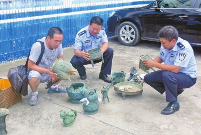 圖為被警方截獲的假文物