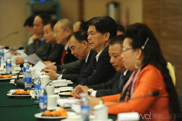 政協(xié)會議無人發(fā)言顯尷尬 許多委員是富豪