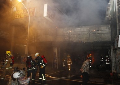 　臺南市東門城圓環(huán)旁一家早餐店清晨火警。（臺媒圖）