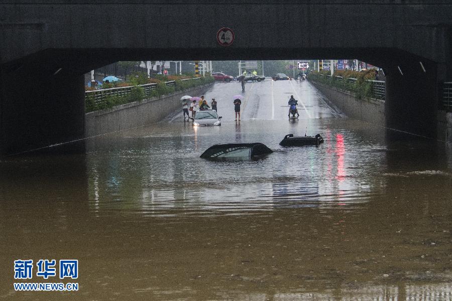 南方遭遇強降雨 中央氣象臺繼續(xù)發(fā)佈暴雨黃色預警