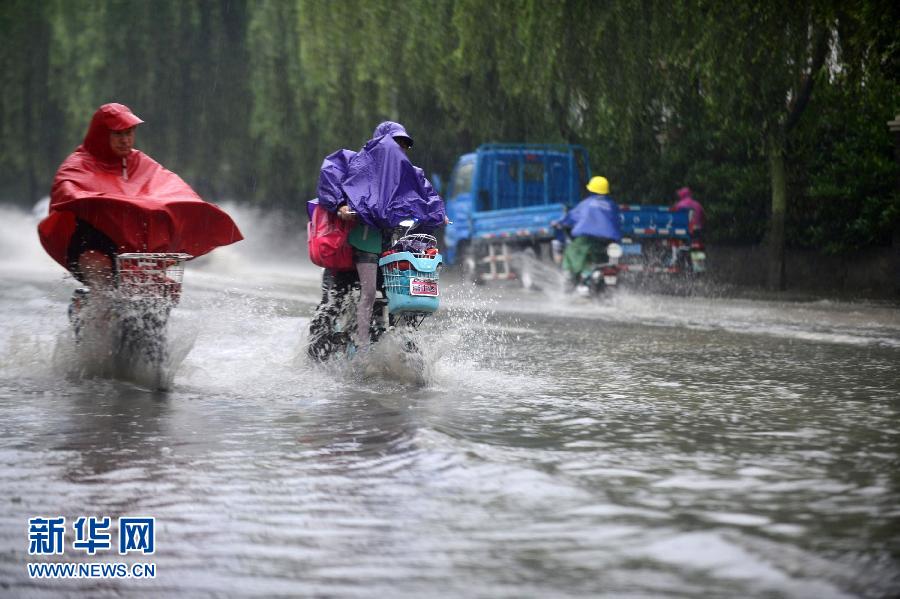 南方遭遇強降雨 中央氣象臺繼續(xù)發(fā)佈暴雨黃色預警