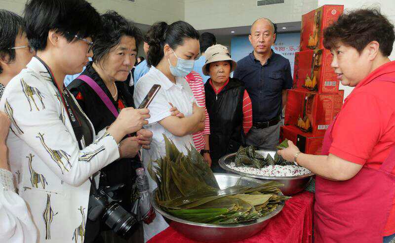 箬葉清香遠 端午情誼濃 上海閔行區(qū)端午活動豐富多彩