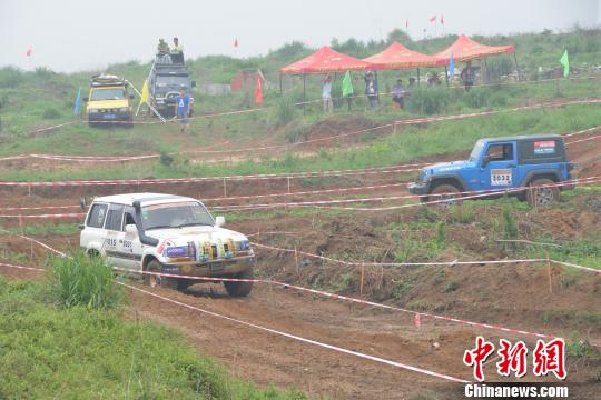 兩岸四地場地汽車越野挑戰(zhàn)賽落幕山東車手折桂