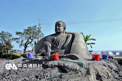 臺(tái)灣舉辦泥雕藝術(shù)節(jié)大型泥雕作品栩栩如生（圖）