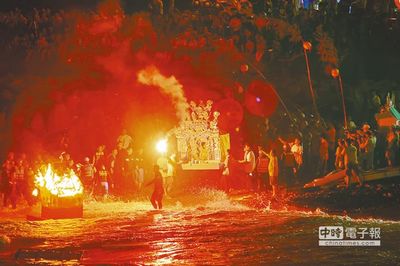 “鬼怪樂團”臺北搭火車 遊客喊讚小孩嚇哭（圖）