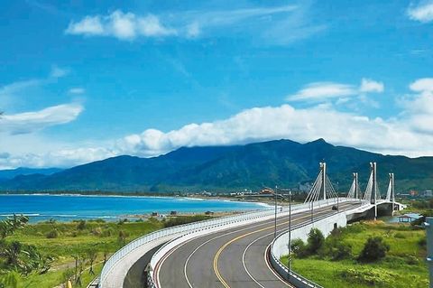 左擁大海右抱青山屏東車城濱海景觀公路月底通車