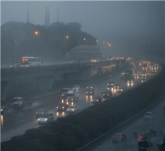 臺灣多地豪雨 臺北晝?nèi)缫?/></a><br /><span>
<a href=