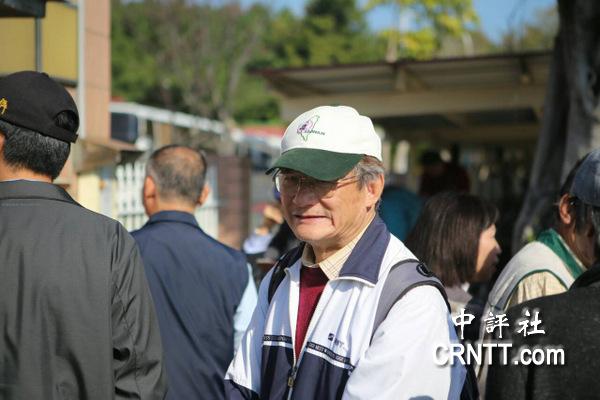 組圖:陳水扁豪宅前黃絲帶飛揚(yáng) 監(jiān)獄外眾親友一早等候