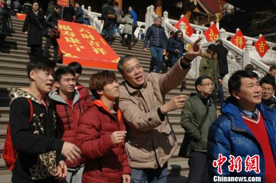 臺(tái)北體操選手到上海靜安寺祈福