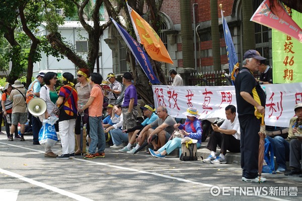 民進(jìn)黨為何急著通過(guò)年金改革? 國(guó)民黨分析背後陰謀!