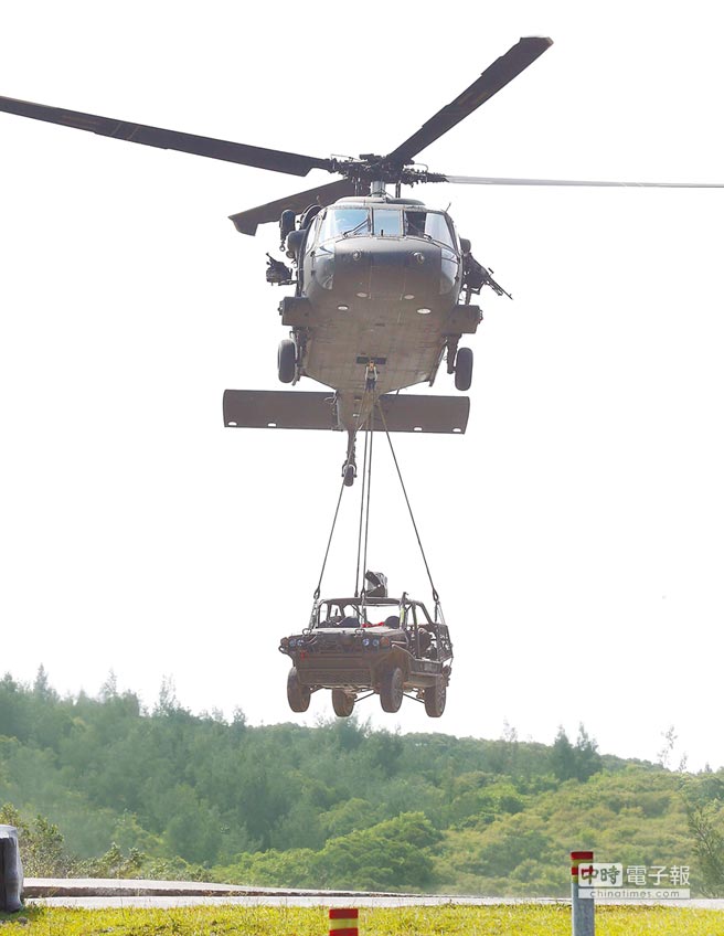 臺(tái)空軍直升機(jī)不夠陸軍來湊 民代批：挖東墻補(bǔ)西墻