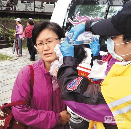 遊客遊兩蔣陵寢遭虎頭蜂螫傷毒液灼傷警衛(wèi)眼