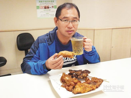 臺(tái)灣50歲男子長(zhǎng)期食用啤酒＋炸雞罹患胃癌（圖）