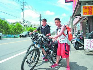 香港女孩騎單車環(huán)臺(tái)嘆“臺(tái)灣人好熱情”（圖）