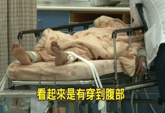 女友揮刀“家裏追殺到街上”，目擊者回想起當時仍餘悸猶存