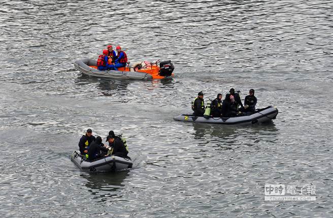 復(fù)興航空空難至今仍有12人失蹤。（臺(tái)媒圖）