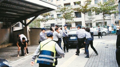 臺41歲癌癥晚期男子扔汽油彈女友活活被燒死