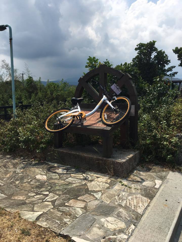 臺(tái)灣共用單車oBike遭惡搞 數(shù)十輛車被丟進(jìn)溪裏泡水