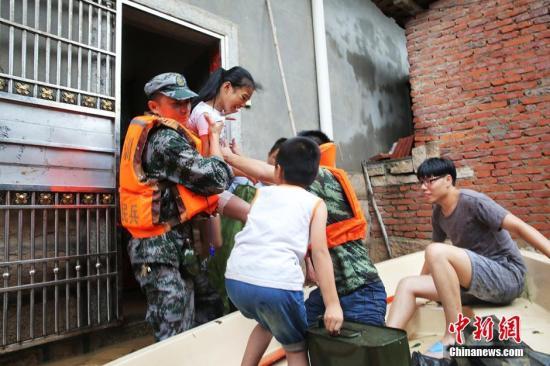 福建抗擊颱風(fēng)尼伯特來襲 消防:水位10分鐘升1米