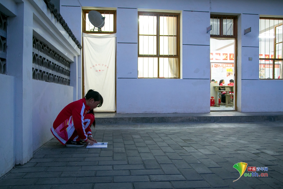 【網(wǎng)路媒體走轉改】恰同學少年：群山掩不住紅軍小學的朗朗書聲