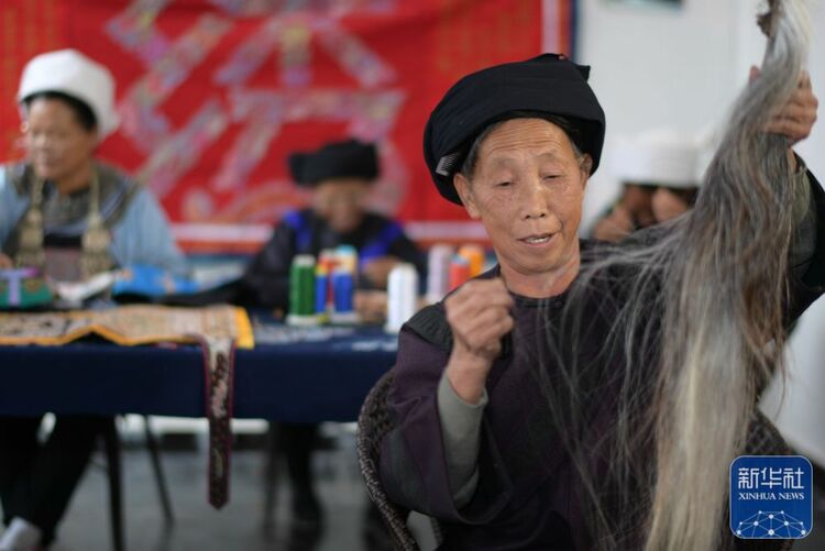 貴州三都：非遺技藝助力搬遷群眾奔小康