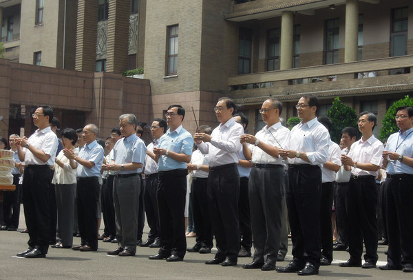  臺(tái)當(dāng)局“行政院”下午1時(shí)許在廣場舉行中元普渡