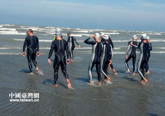 兩岸泳渡臺(tái)灣海峽