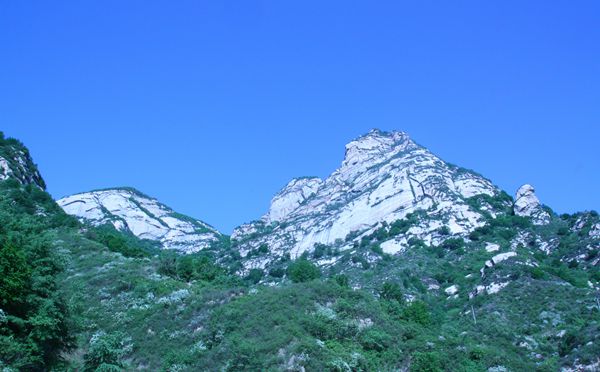 天生橋風(fēng)景區(qū)的“駱駝山”。（臺(tái)灣網(wǎng) 郭曉康攝）