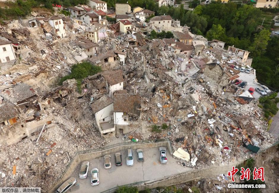 意強震已致250人遇難 航拍災區(qū)滿目瘡痍