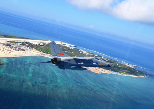 資料圖片：中國空軍出動殲擊機(jī)、殲轟機(jī)、預(yù)警機(jī)編成中方空軍戰(zhàn)鬥群，跨境參加中俄“海上聯(lián)合－2015（Ⅱ）”軍事演習(xí)。