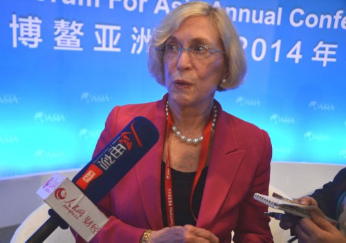 美國(guó)前商務(wù)部長(zhǎng)Barbara Franklin接受人民網(wǎng)記者專訪(人民網(wǎng)記者 夏曉倫攝)