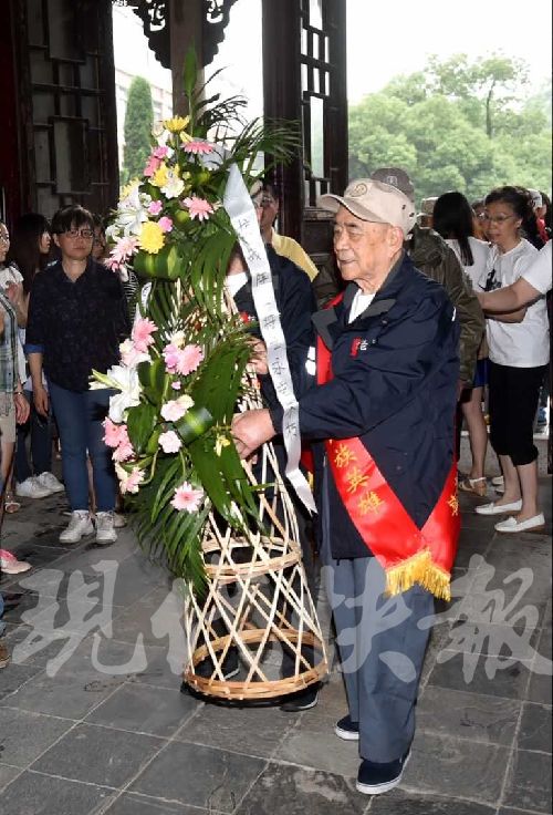 岳麓山上祭戰(zhàn)友 老兵講述抗戰(zhàn)往事